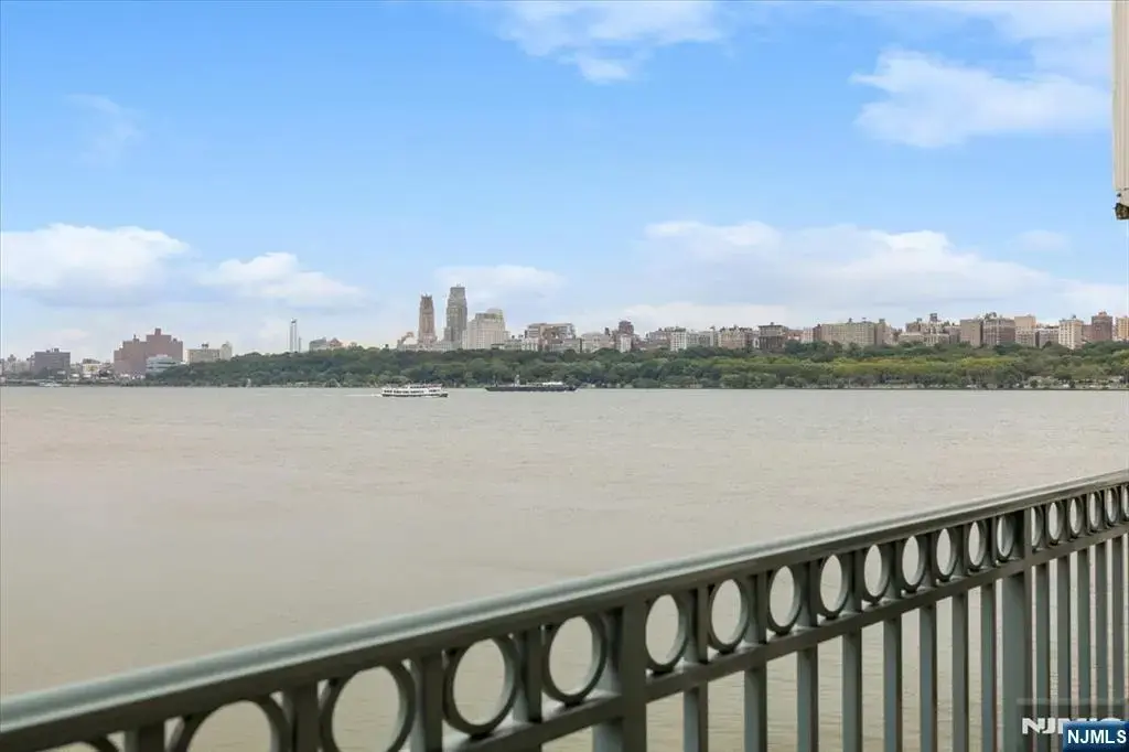 106 The Promenade, Edgewater
