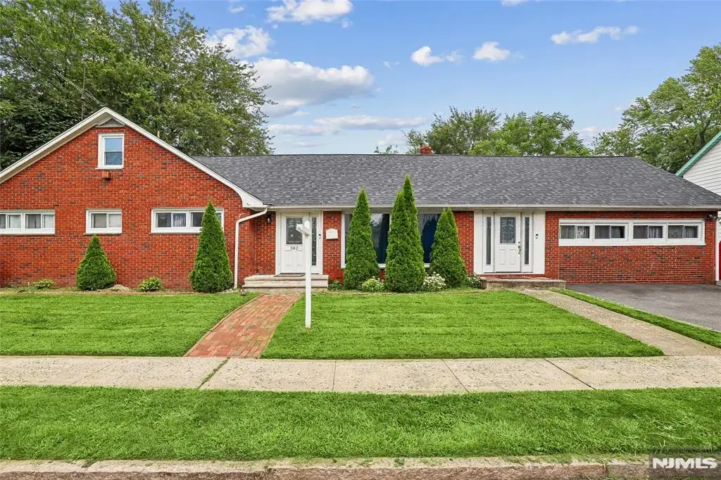 382 Amherst Street, East Orange