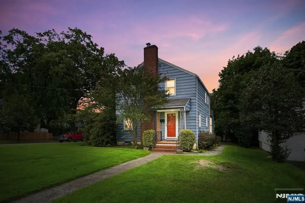 125 Midwood Road, Glen Rock