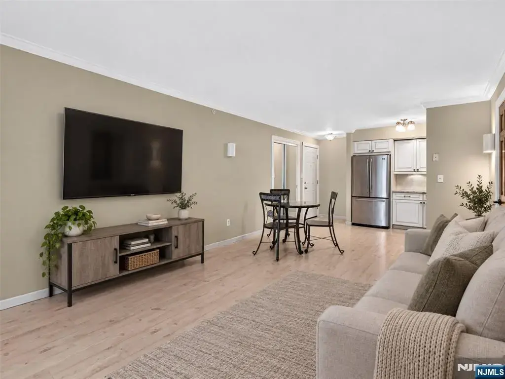 1510 Faulkner Court, Mahwah
