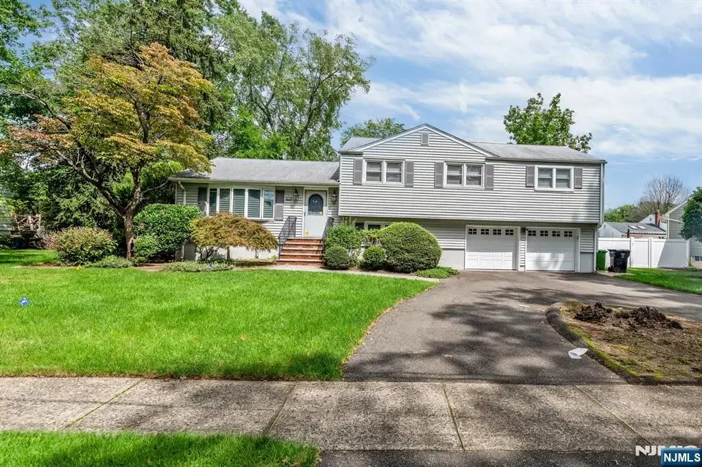 23 Hampshire, Paramus