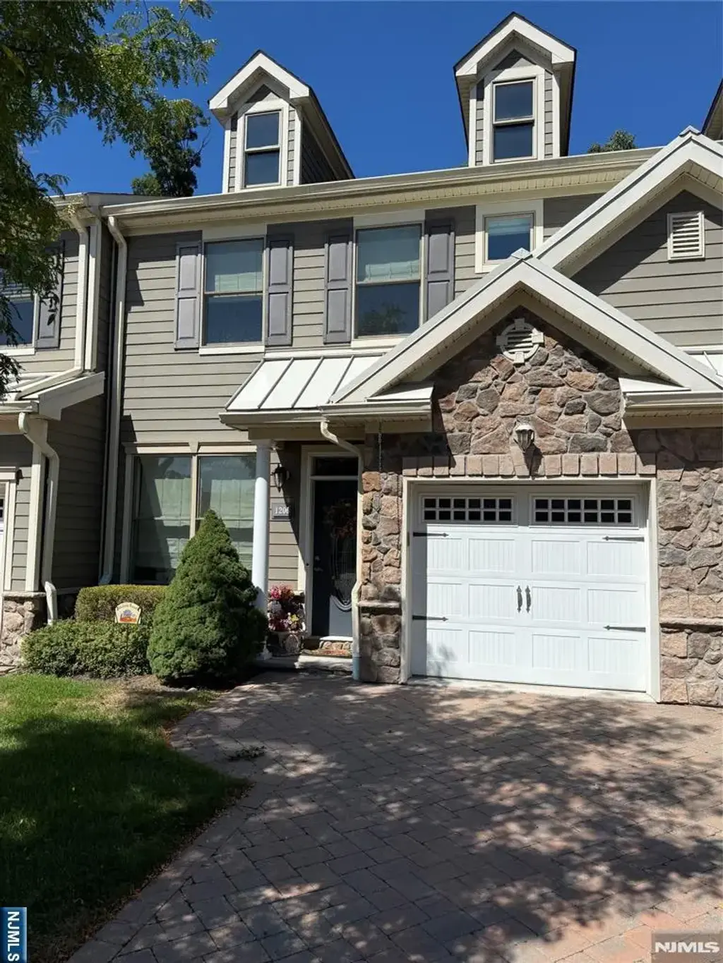 1206 Whitney, Allendale