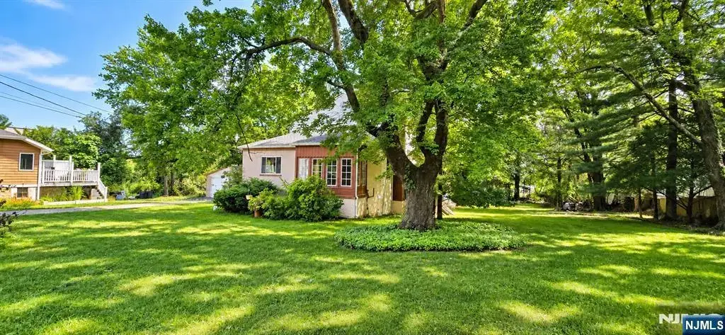 1486 Alps Road, Wayne