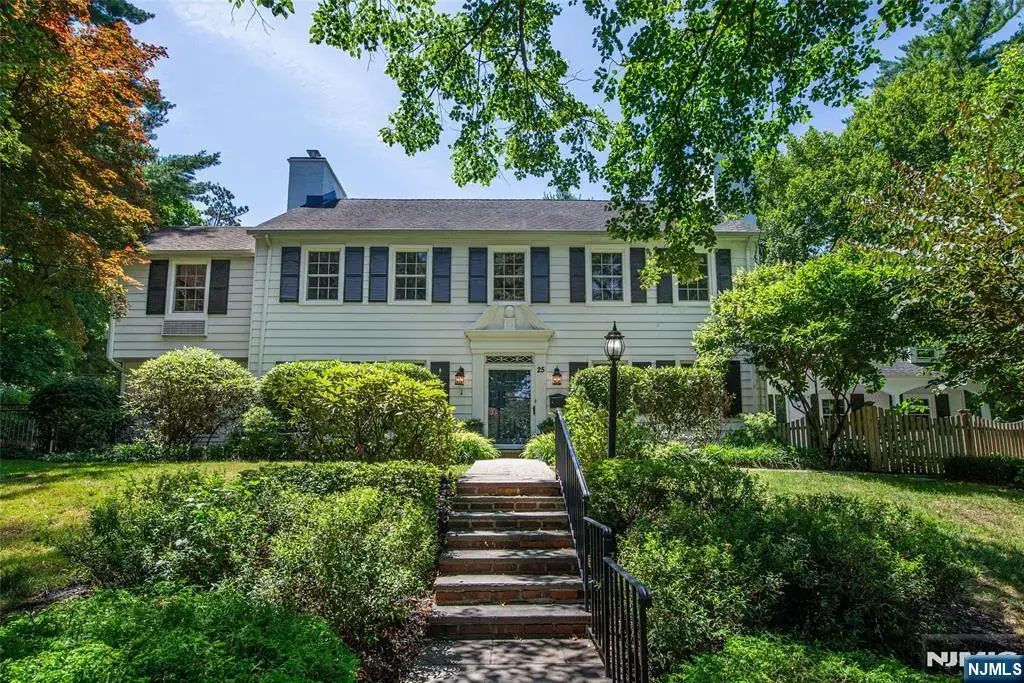 25 West Road, Millburn