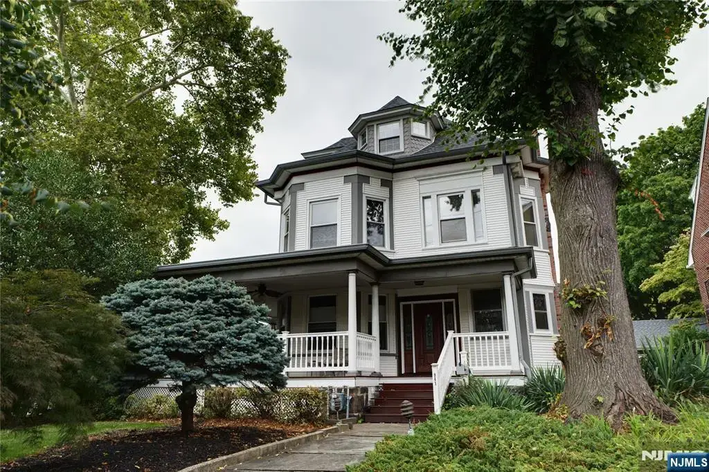 941 Edgewater Avenue, Ridgefield