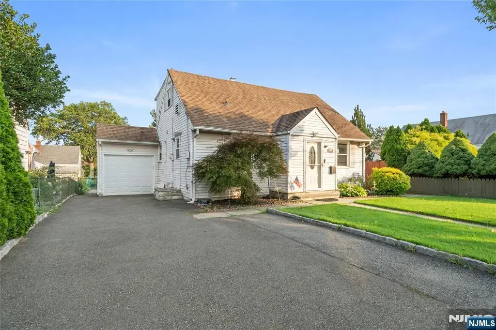 109 Maple Hill Road, Clifton