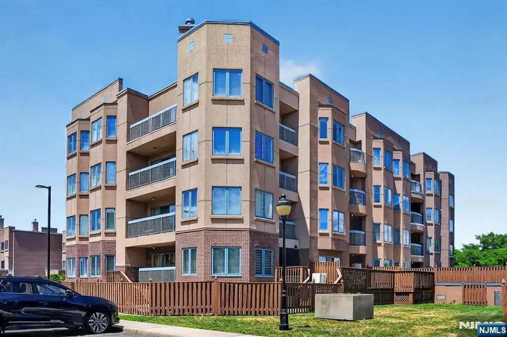 502 Livingston N502, Edgewater