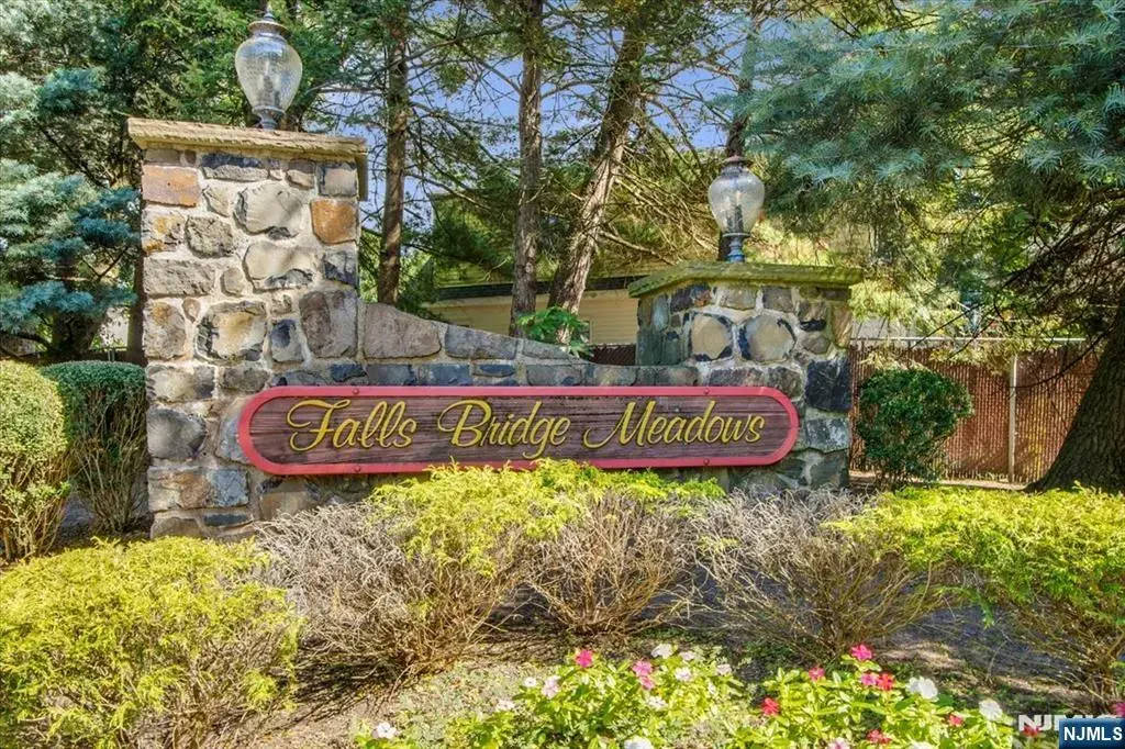 124 Falls Bridge Drive 629, Totowa