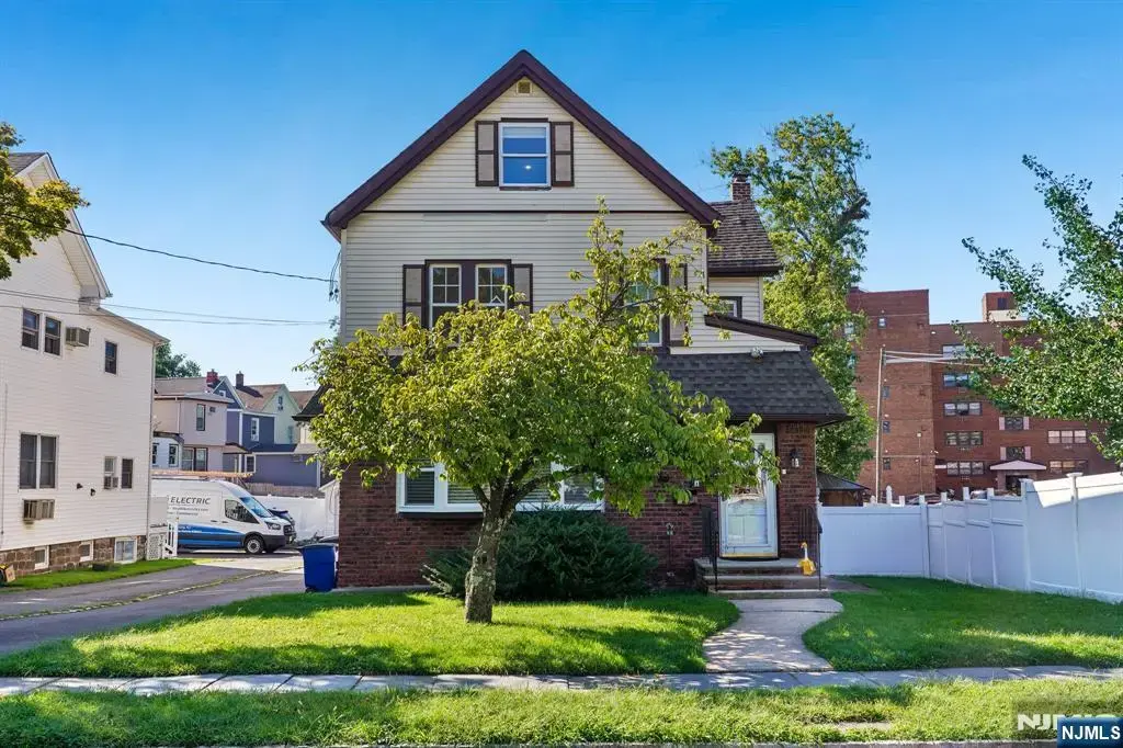 164 Washington, Bloomfield