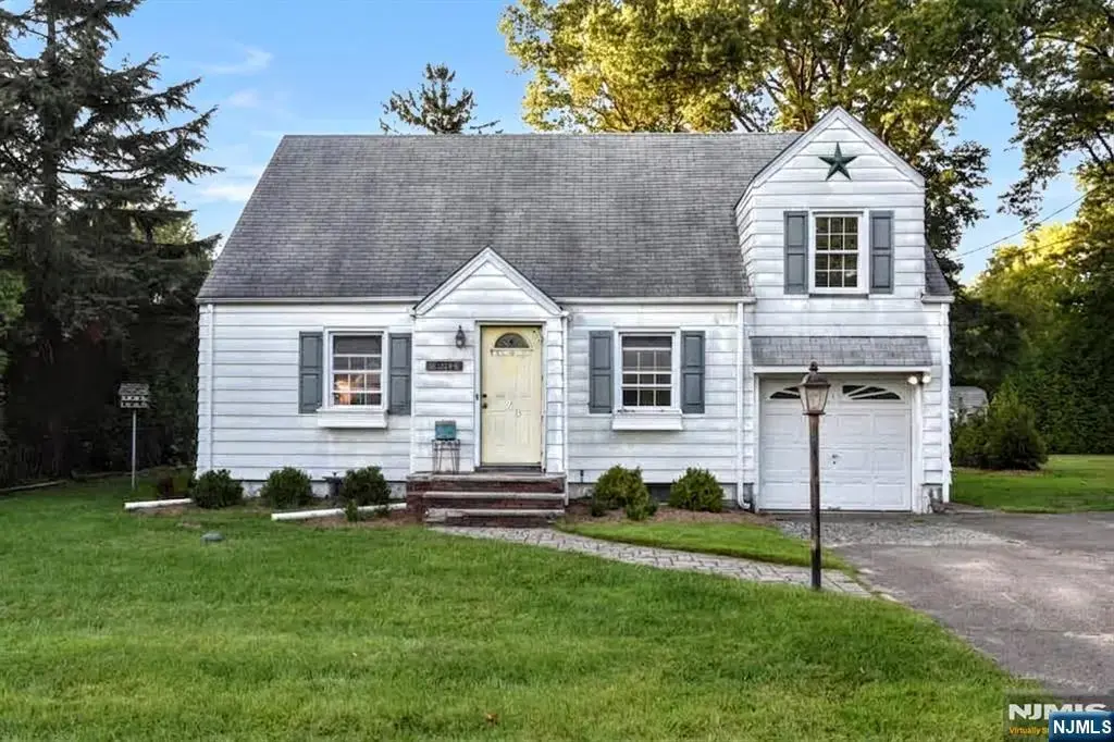 25 Stanley Court, North Haledon