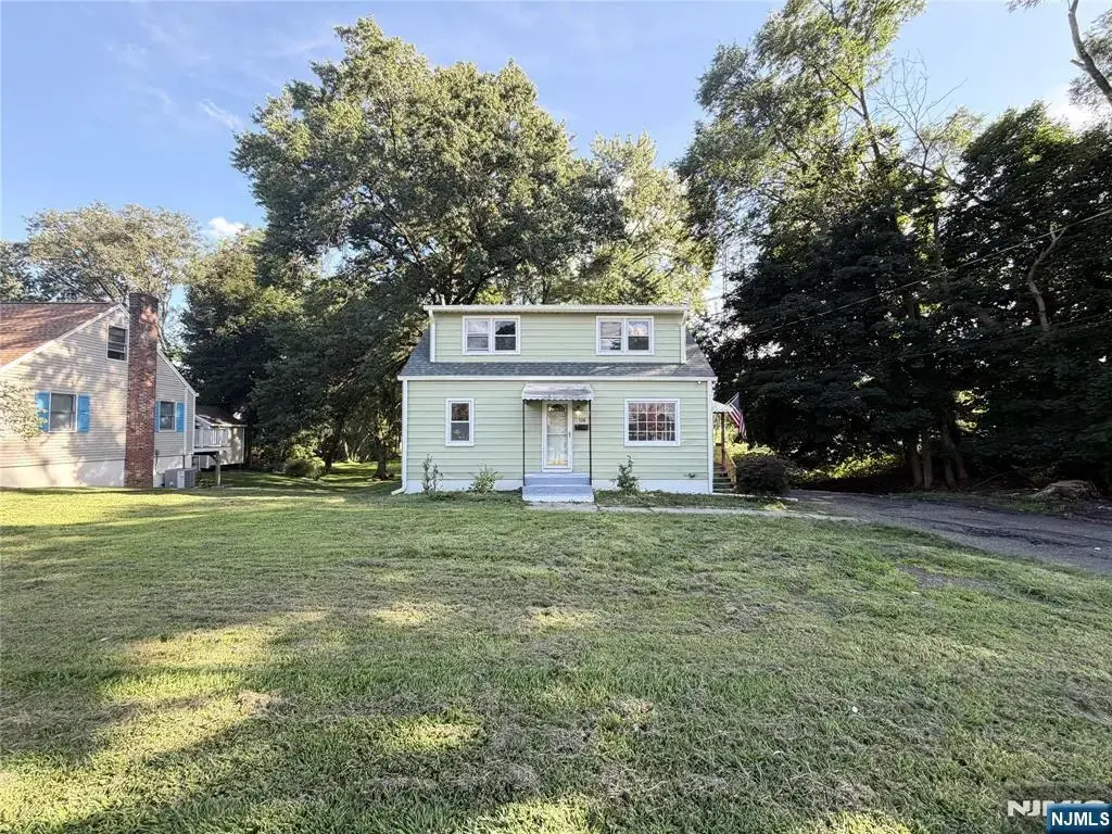 128 Catherine Avenue, Mahwah