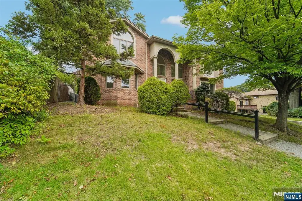 14 Leighton Street, Englewood Cliffs