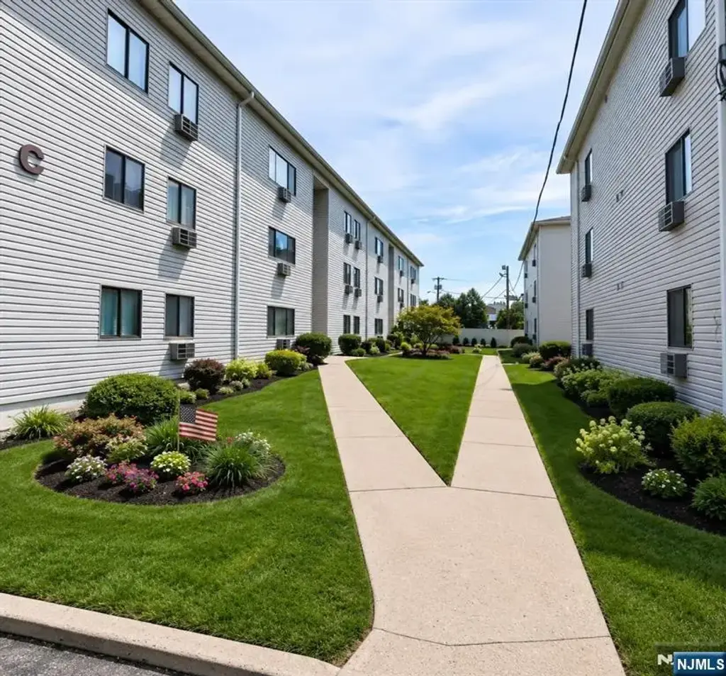 250 Grant Avenue C29 / 329, Lyndhurst