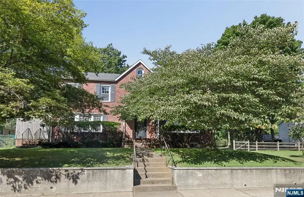166 Crescent Avenue, Waldwick