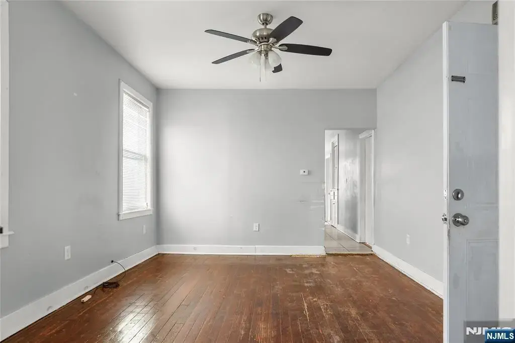 564 Sanford 2, Newark