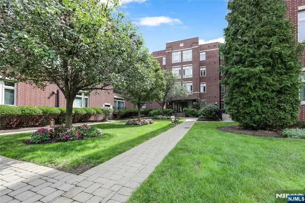 4422 Riverview Avenue 422, Englewood