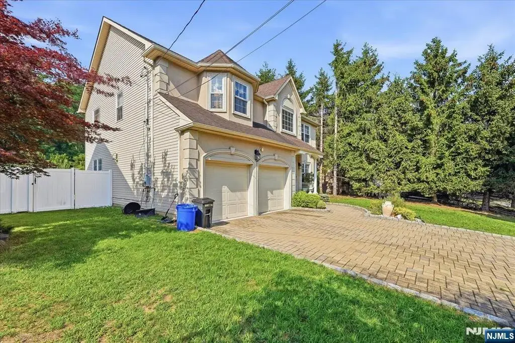 5 Old Bridge Road, Cedar Grove