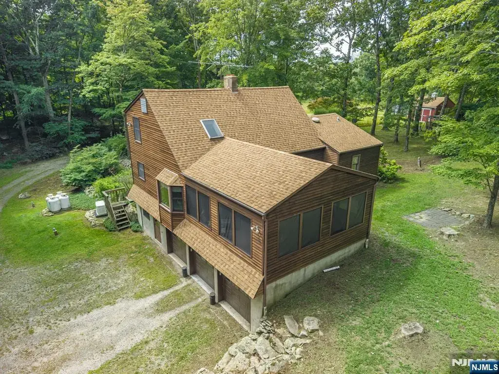 176 Henderson Road, West Milford