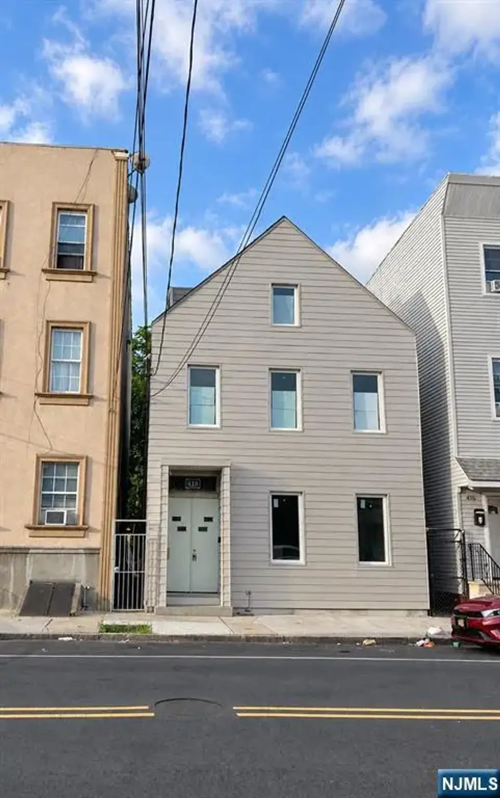 418 Walnut, Newark