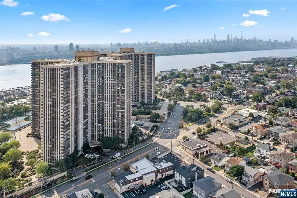 200 Winston 1017, Cliffside Park