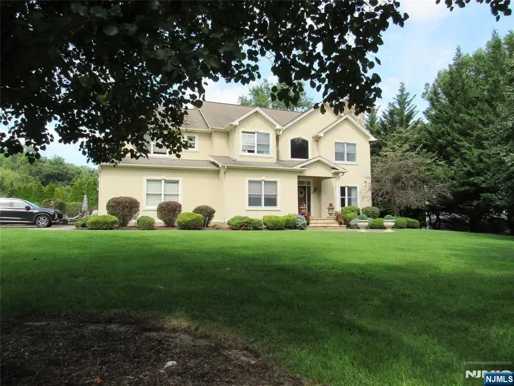 5 Pilgrim Court, Cedar Grove