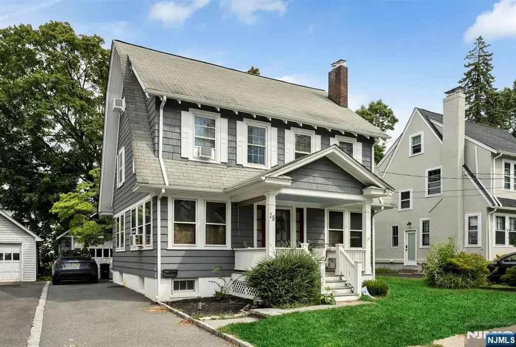 19 Christopher, Ridgewood