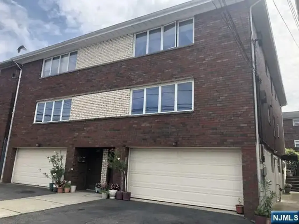 428 Henry 3, Fairview