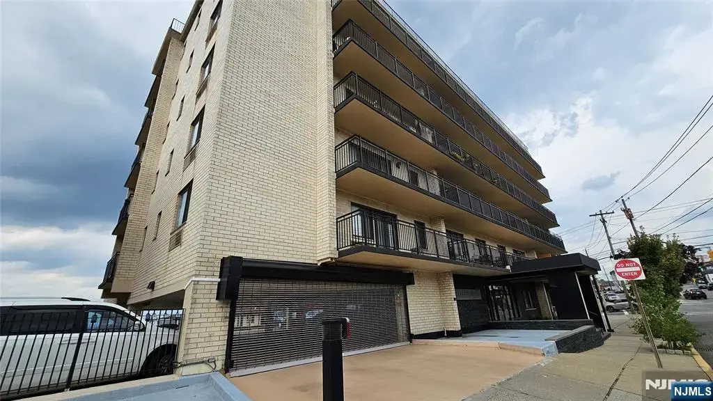 233 12th 1j, Palisades Park