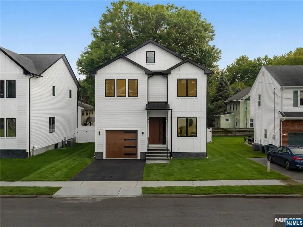 161 Palisade Avenue, Emerson