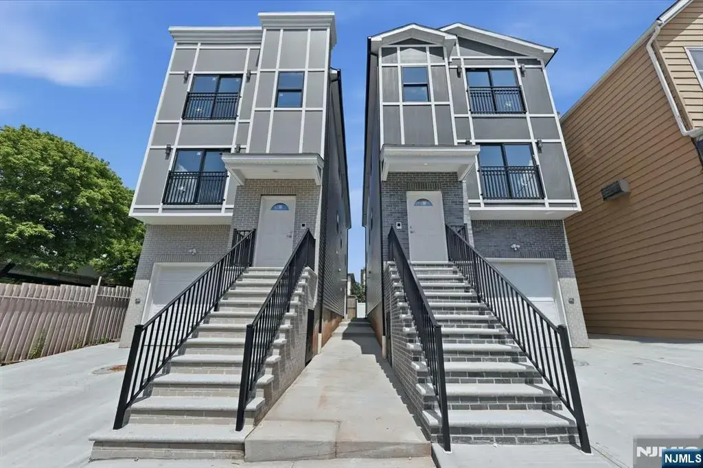 339 Court Street, Elizabeth