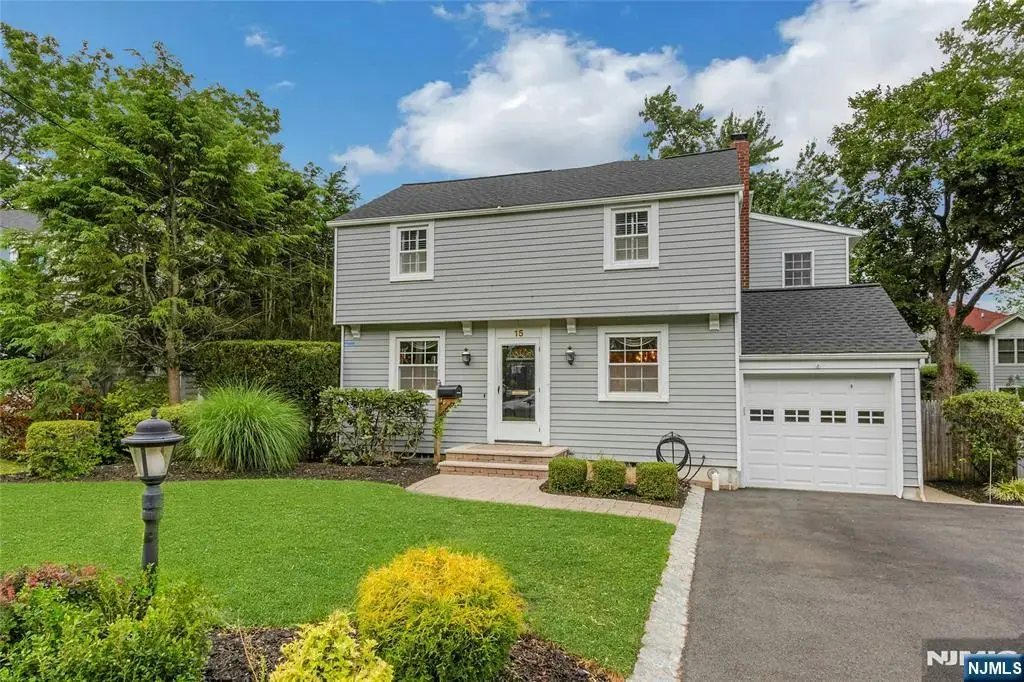 15 Colonial Road, Tenafly