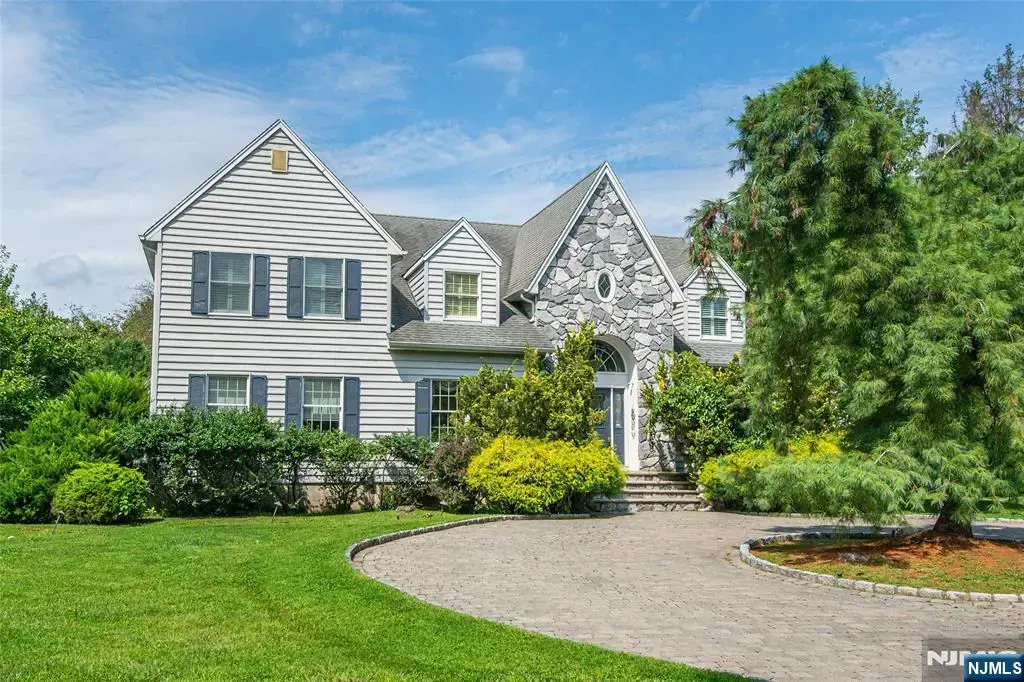 2 Blueberry Court, Mahwah