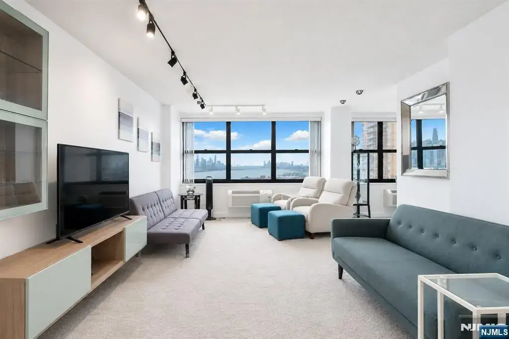 7000 E Boulevard E 26e, Guttenberg
