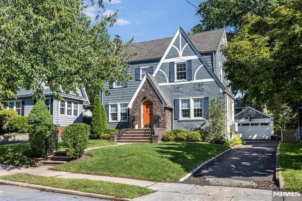 10 Colgate Road, Maplewood