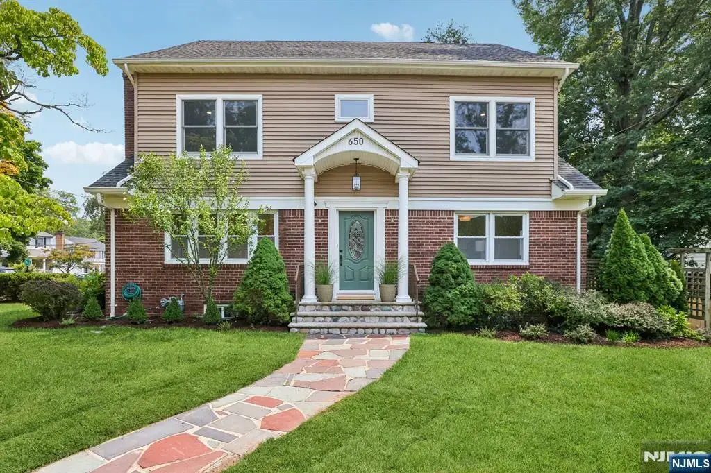 650 Ridgewood Road, Maplewood