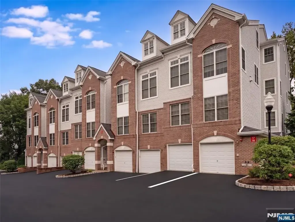 9 Goffle Brook Court 205, Hawthorne