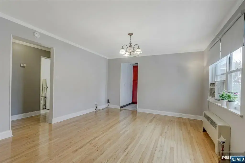 370 Esplanade 21, Hackensack