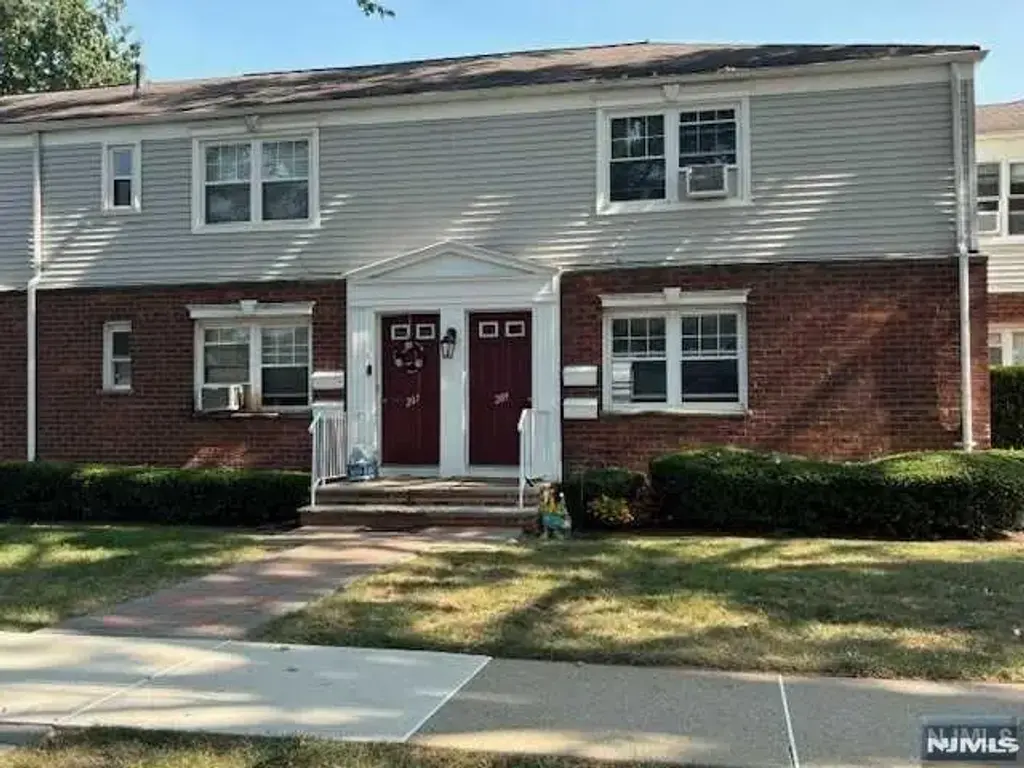 209 Grand A, Rutherford