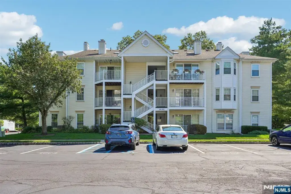 945 Juniper, Mahwah