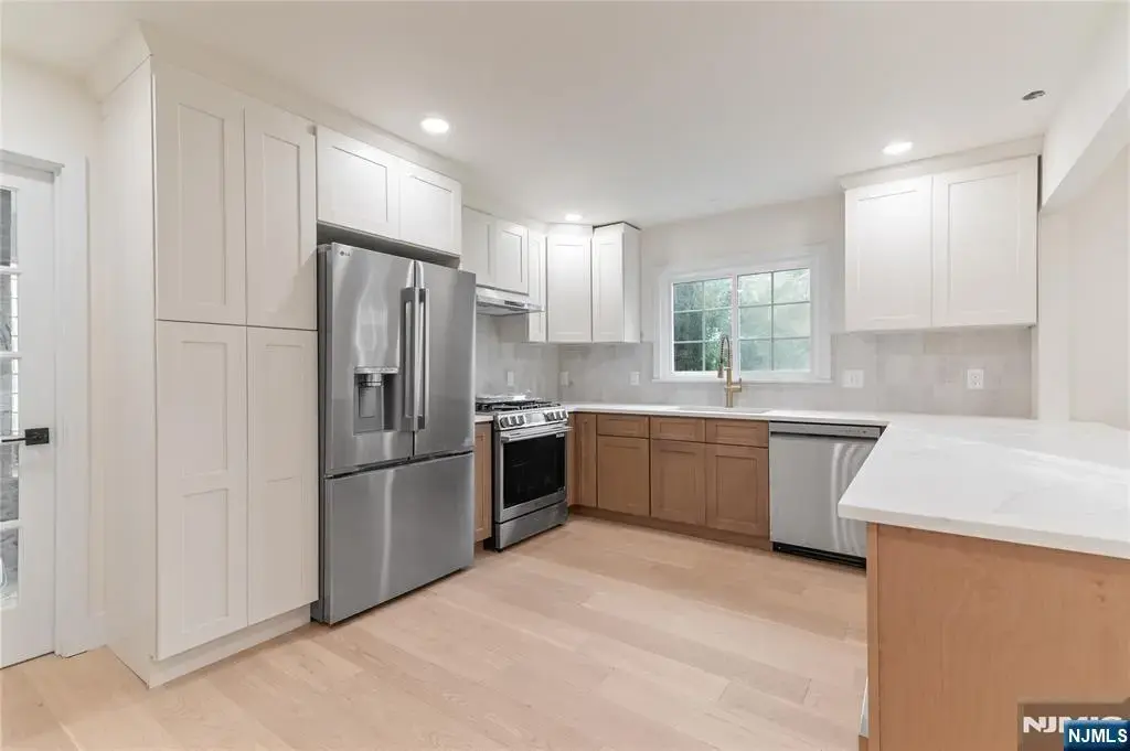 353 Oakdene, Leonia