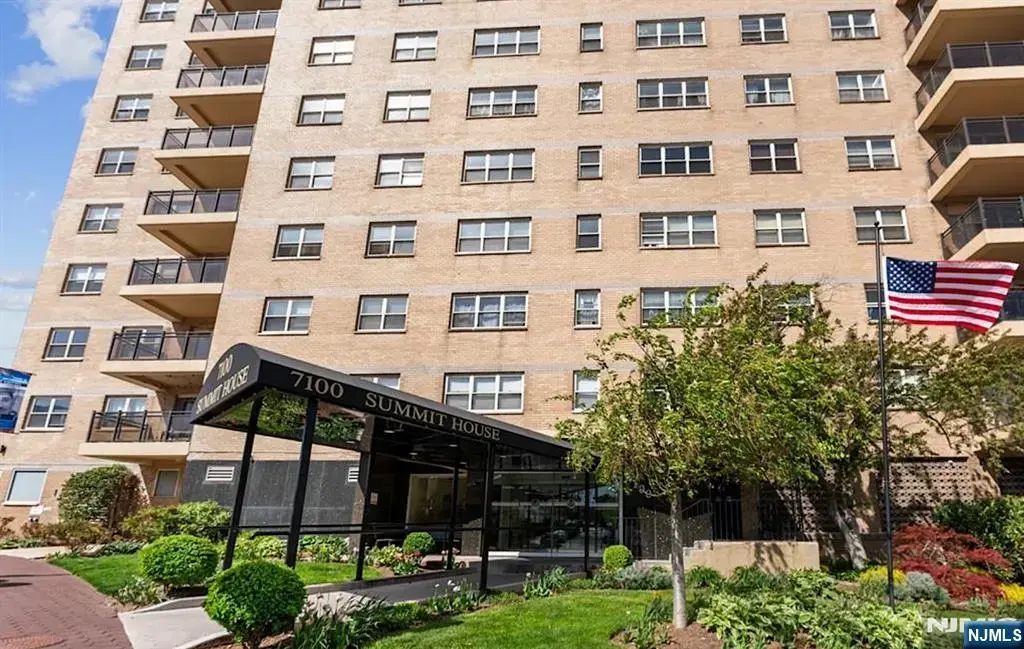 7100 Boulevard E 6k, Guttenberg