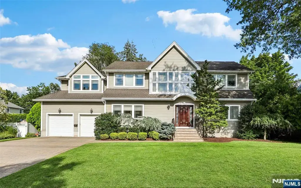 8 Marion Court, Ho-Ho-Kus