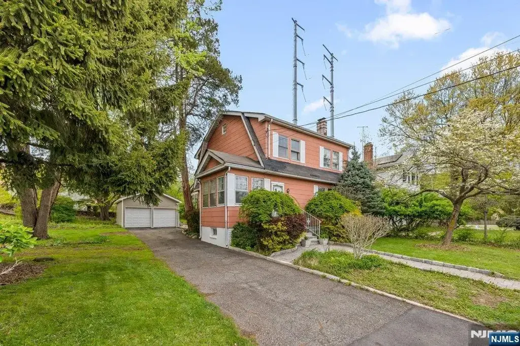 863 Pleasant Valley Way, West Orange