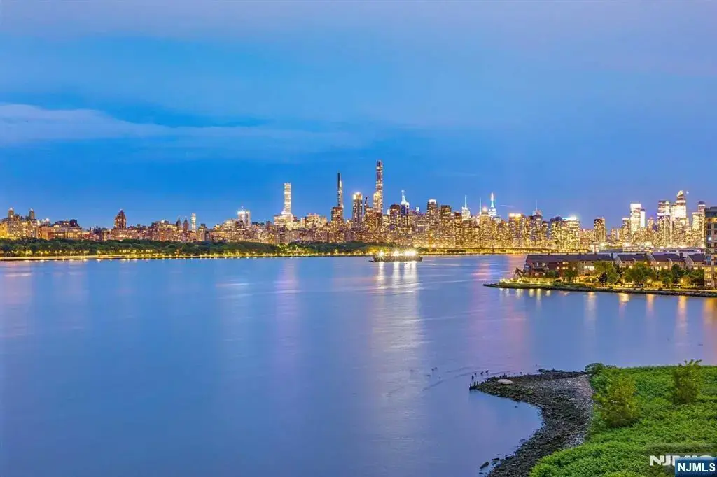3 Somerset 113, Edgewater