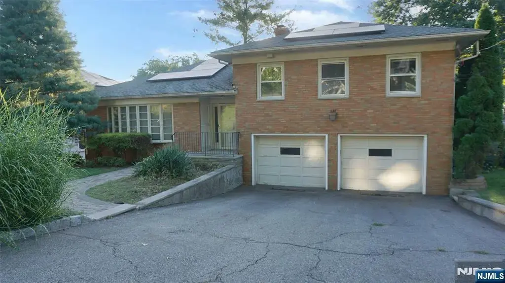 8 S Mountain Way, West Orange