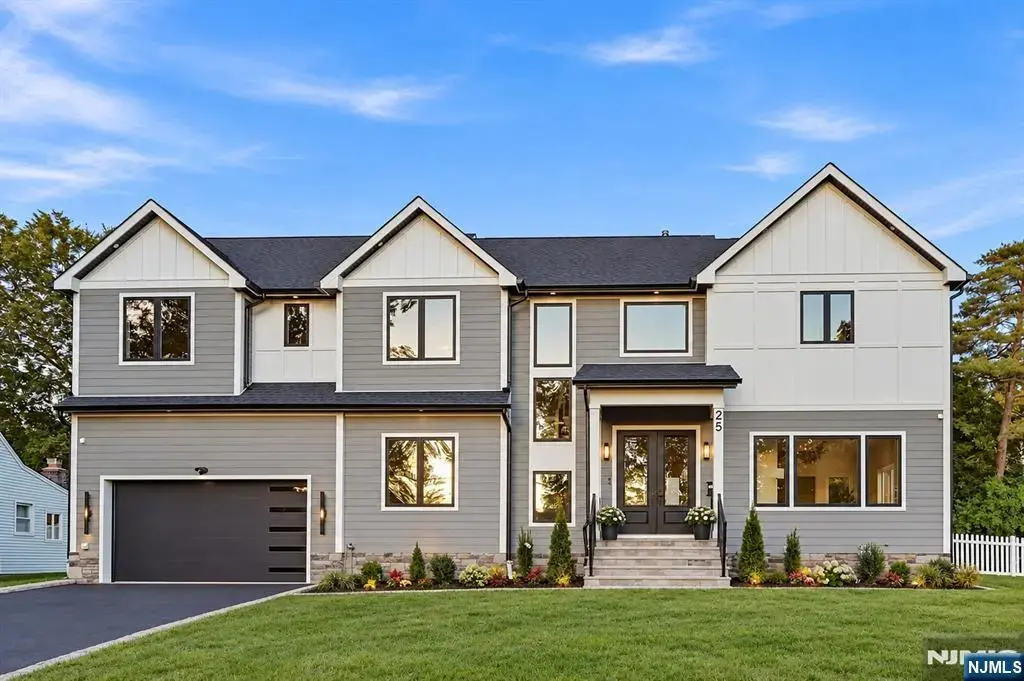 25 Claremont Avenue, Livingston