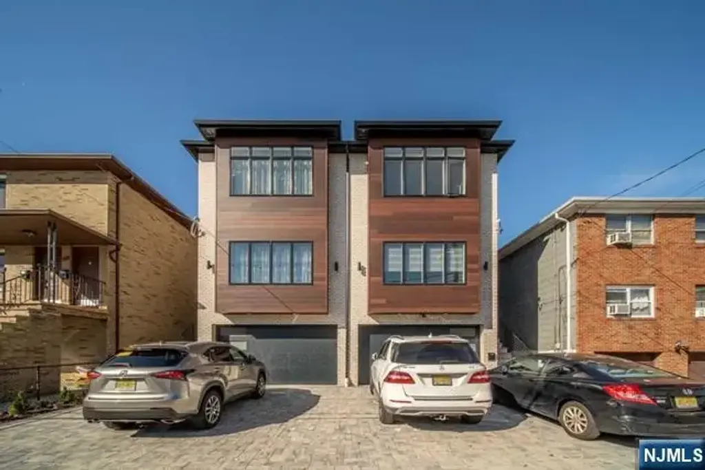 229 6th B, Fairview