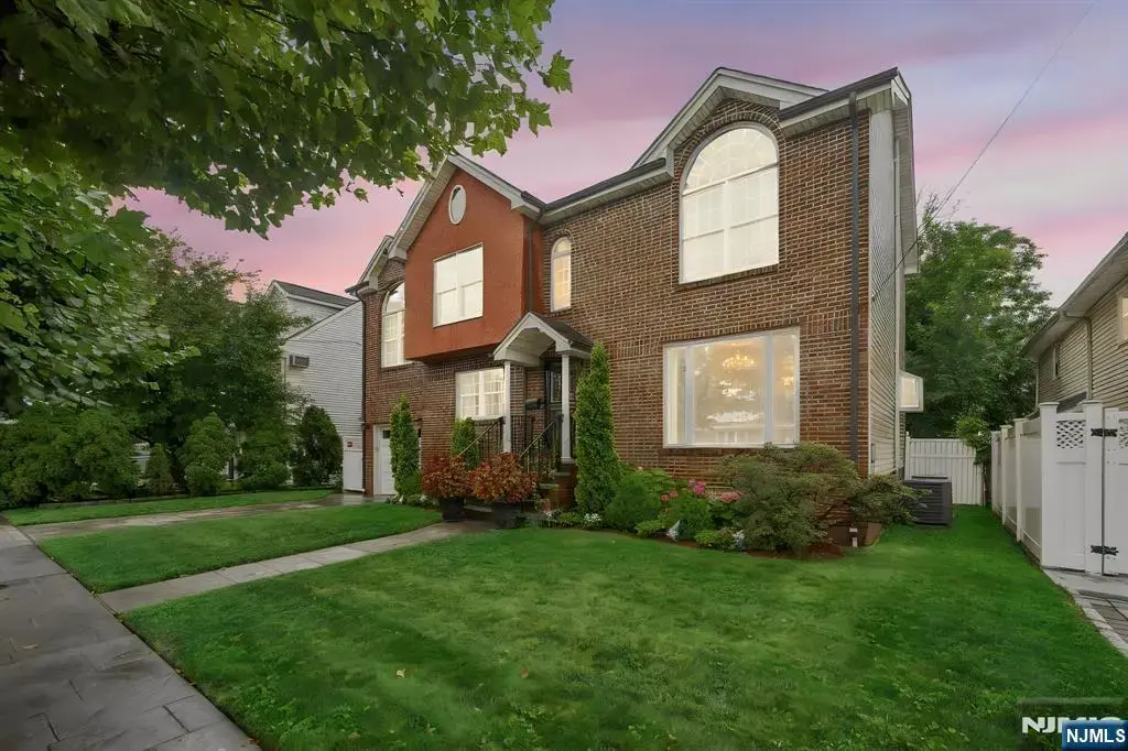 18 Gail Place, Secaucus