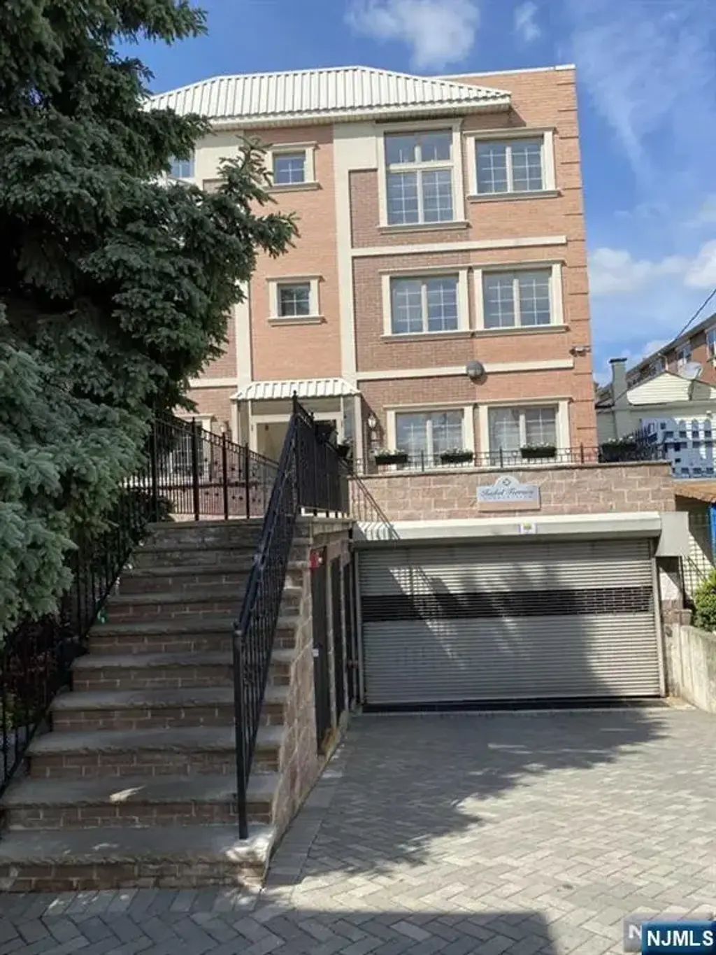 124 68th 306, Guttenberg