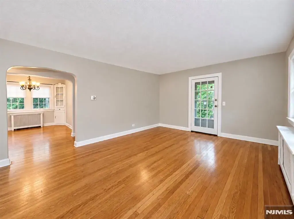 98 Farview 1, Paramus